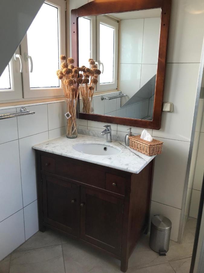 T Huuske Tuinappartement Met Fantastisch Uitzicht, Nabij Zee Zonnemaire Екстер'єр фото