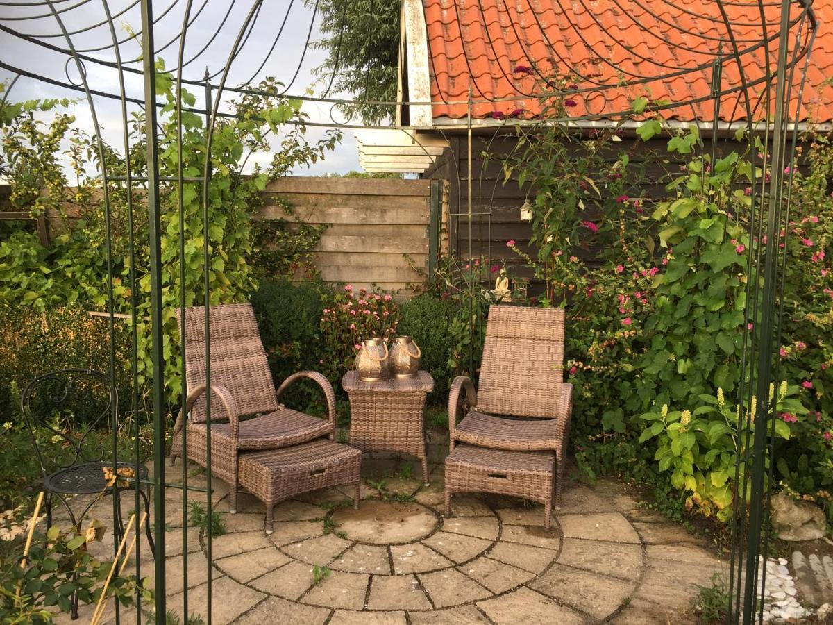 T Huuske Tuinappartement Met Fantastisch Uitzicht, Nabij Zee Zonnemaire Екстер'єр фото